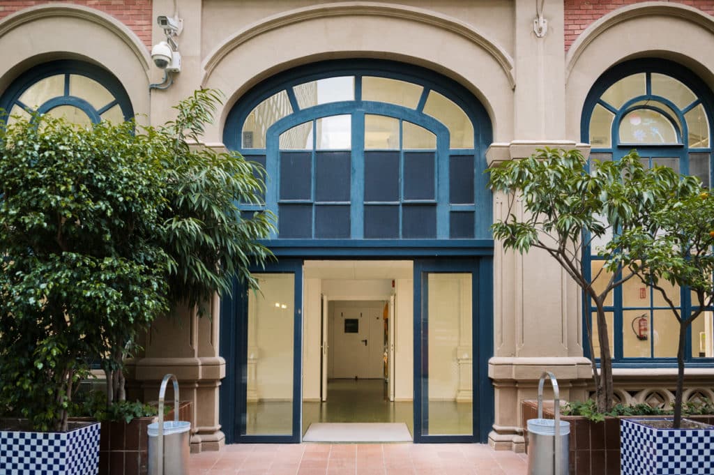 Sliding doors in a building entrance